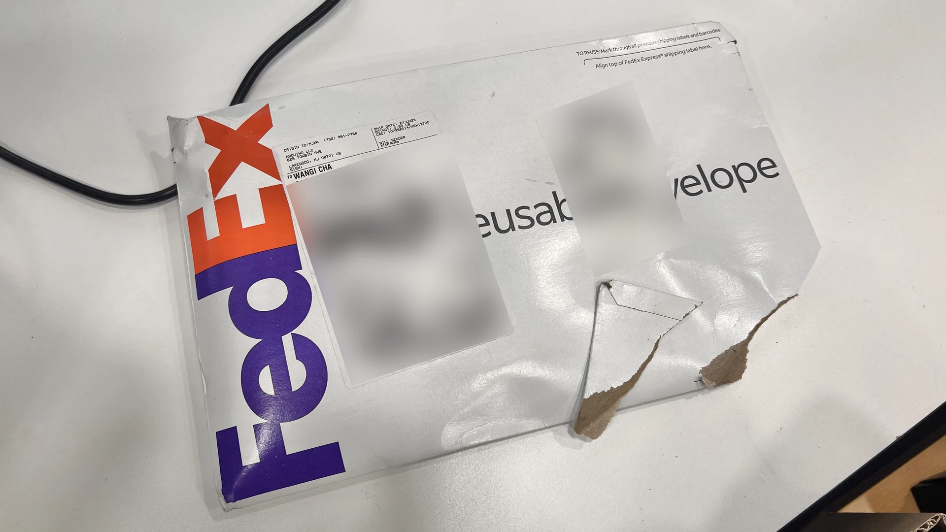 뜯고 나서 사진을 찍지 않은 걸 깨달아버렸습니다.