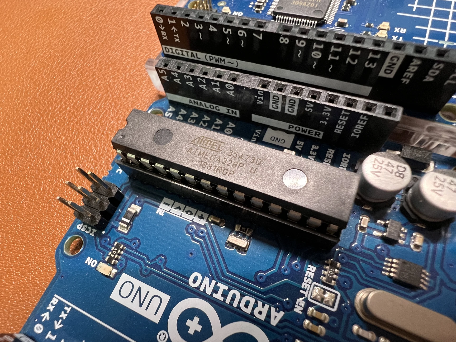 기존 R3의 MCU, ATmega328