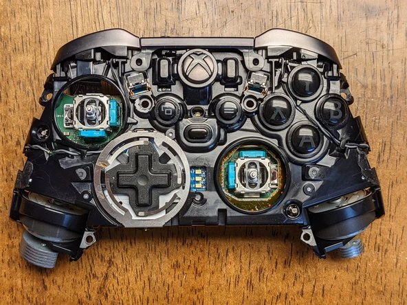 [Wayne Roberts - Xbox One Elite Wireless Controller Series 2 Disassembly](https://ko.ifixit.com/Guide/Xbox+One+Elite+Wireless+Controller+Series+2+Disassembly/144121)
