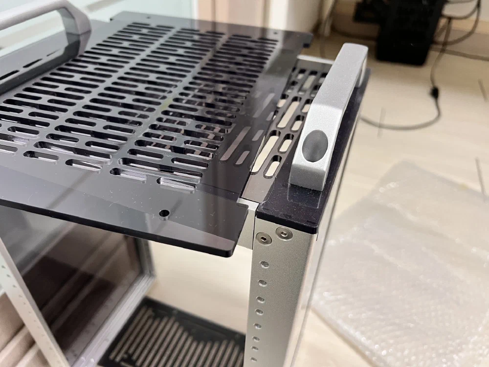 교체받은 DeskPi RackMate T1 아크릴판