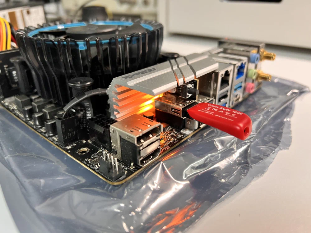 ASRock H670M-ITX/ax 메인보드 USB로 BIOS 업그레이드