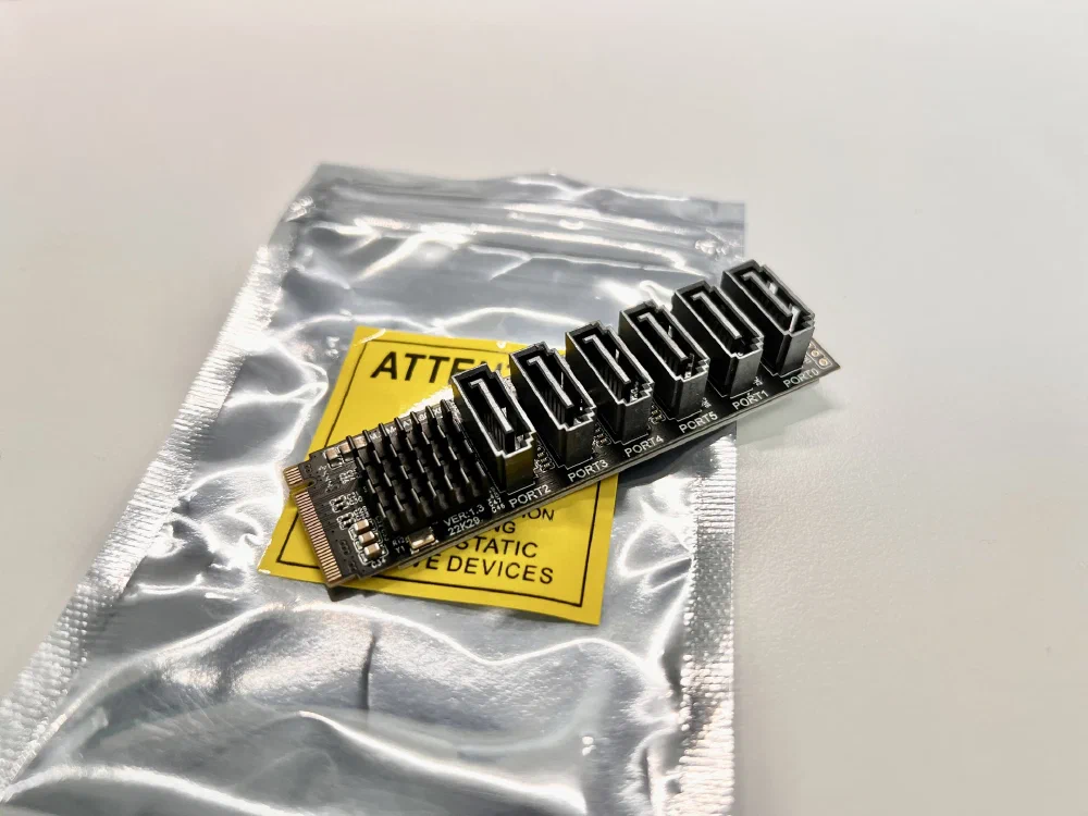 알리익스프레스에서 구매한 M.2 to 6xHDD 어댑터