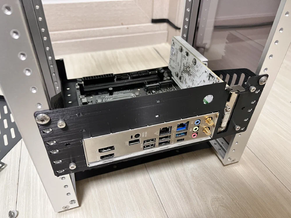 10인치 랙 전용 ITX 메인보드 브라켓 3D프린팅 테스트 - 랙에 결합