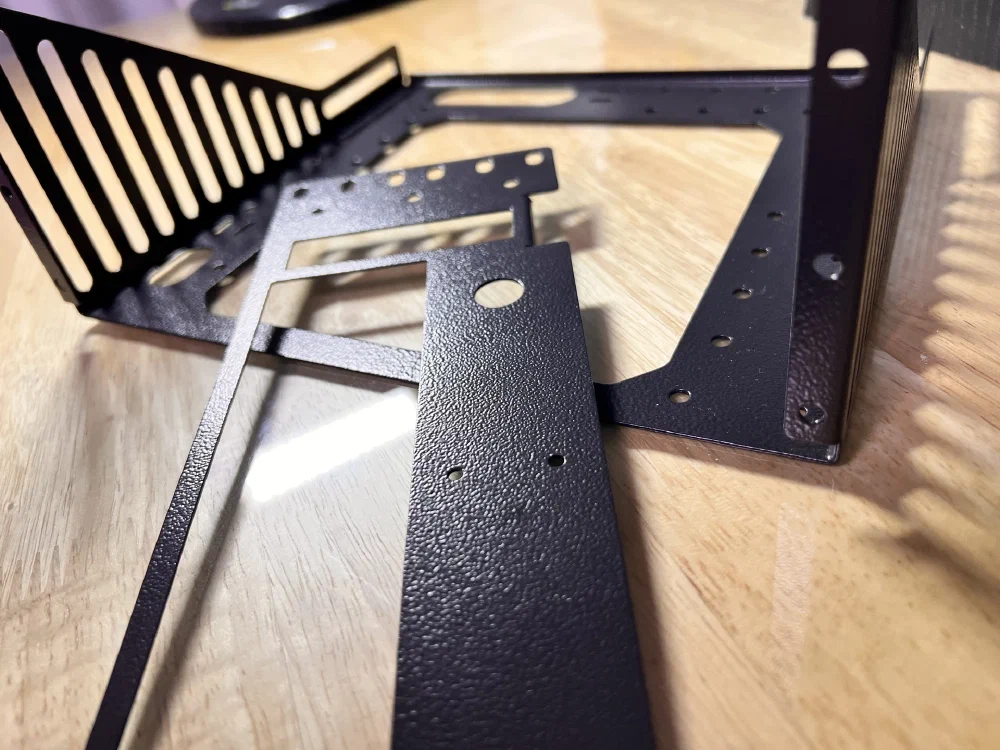 10인치 ITX 메인보드 랙마운트 브라켓 도장 후 모습 2