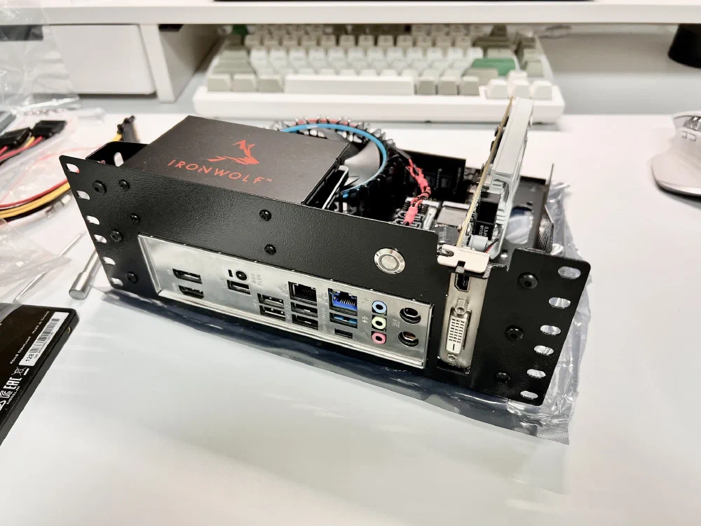 10인치 ITX 메인보드 랙마운트 브라켓 조립 완료