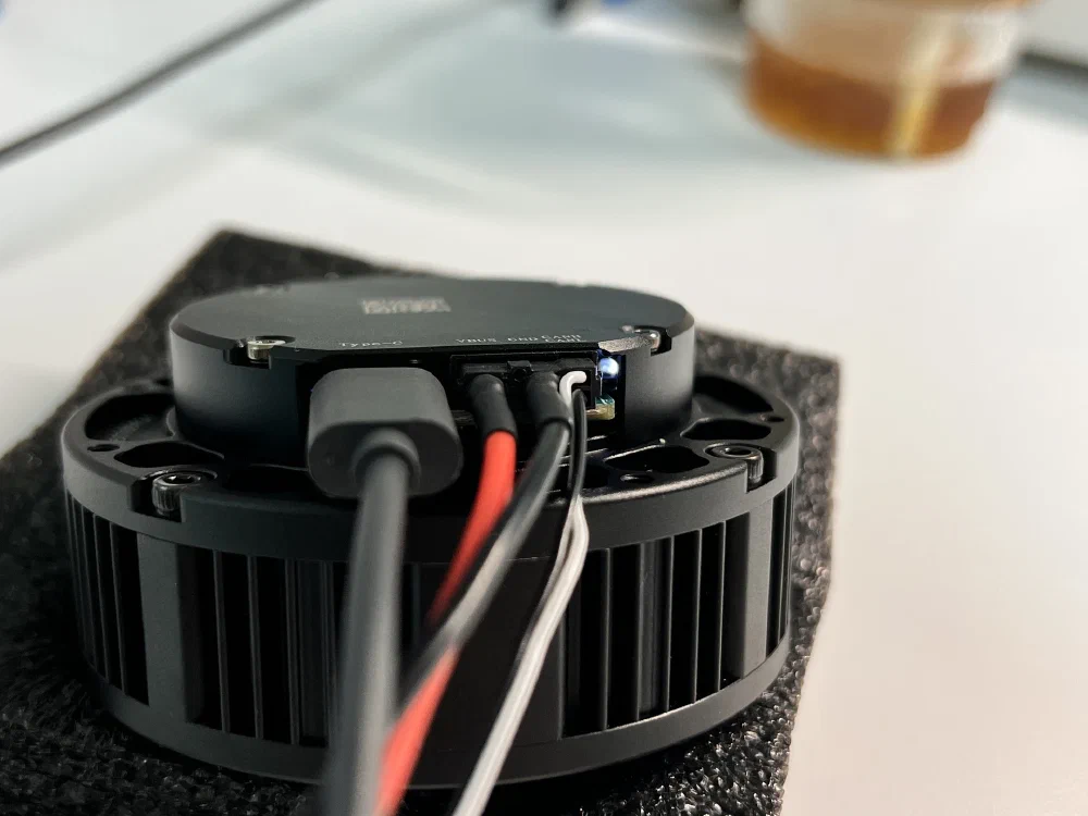 GIM6010-8 모터 전원 및 USB 통신 케이블 연결