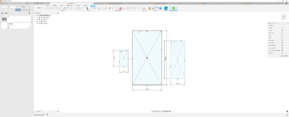 중간의 2구 배터리 홀더를 기준으로 왼쪽 마이크로, 오른쪽 스탠다드 서보모터