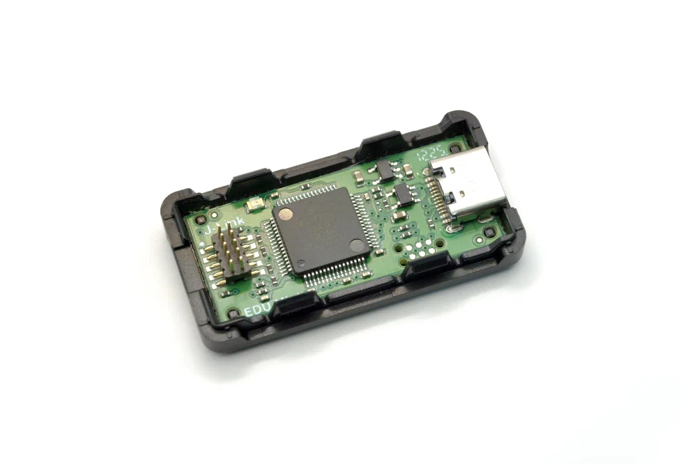 케이스 커버를 연 J-Link EDU Mini V2 내부 회로