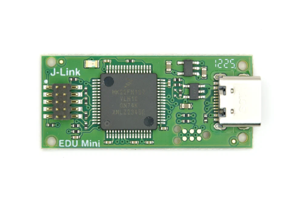 NXP MK22FN128VLH10 MCU가 보이는 J-Link EDU Mini V2 기판 앞면