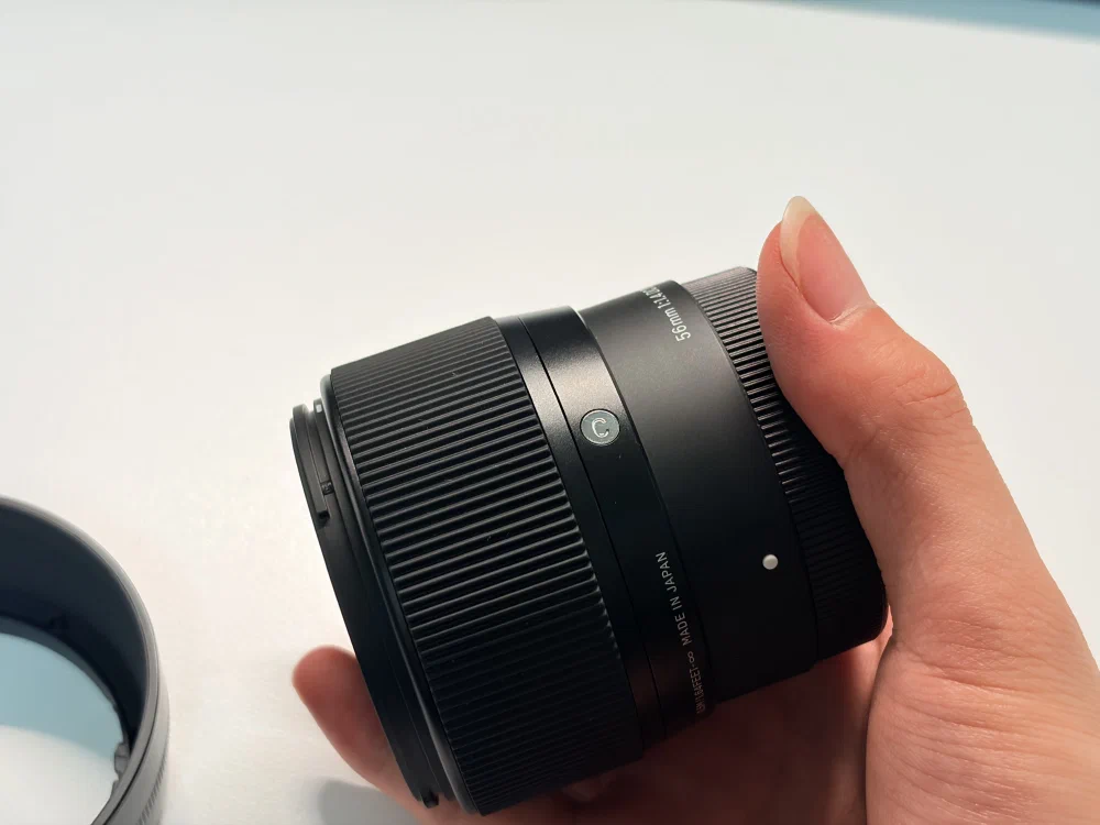Sigma Contemporary 56mm F1.4 DC DN 렌즈 각인 1