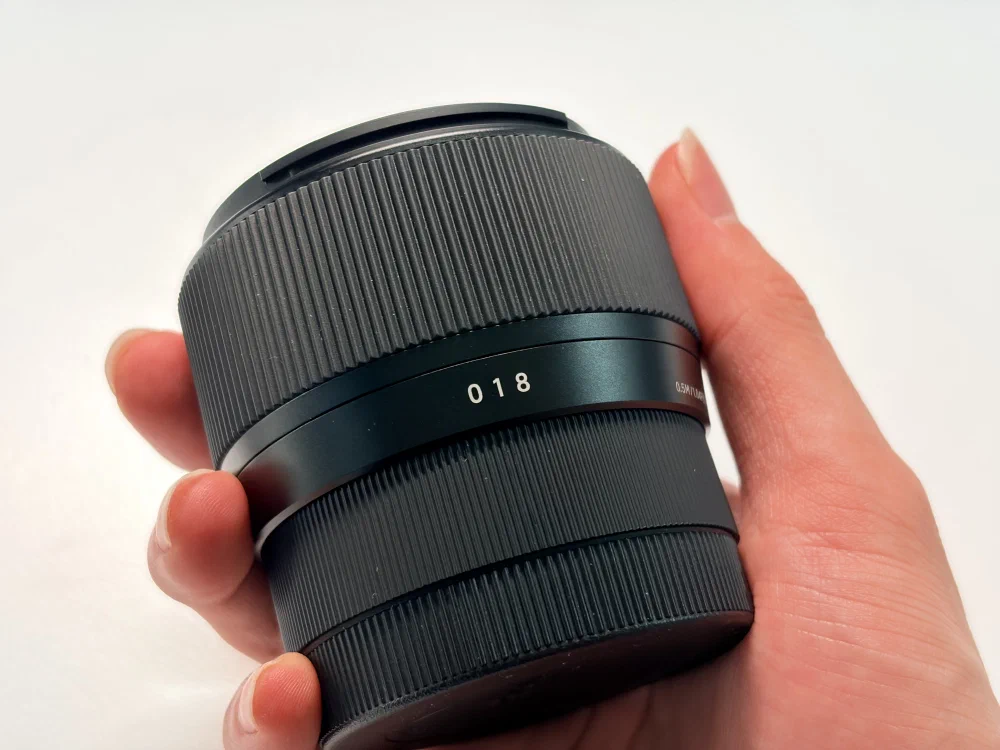 Sigma Contemporary 56mm F1.4 DC DN 렌즈 각인 2