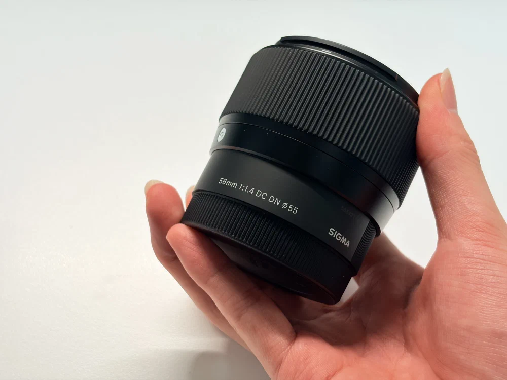 Sigma Contemporary 56mm F1.4 DC DN 렌즈 모습 1
